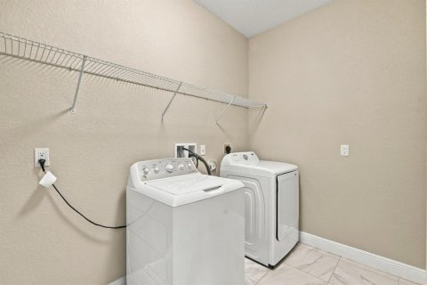 Villa ou maison à vendre à Port St. Lucie, Floride: 4 chambres, 279.26 m2 № 2412514 - photo 9