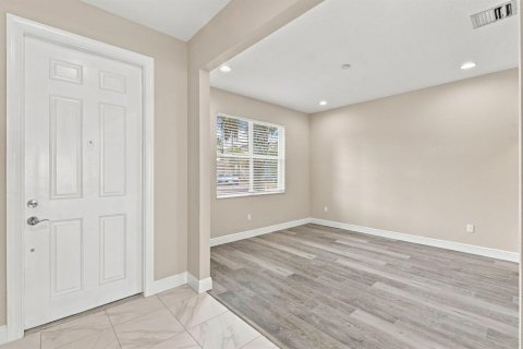 Villa ou maison à vendre à Port St. Lucie, Floride: 4 chambres, 279.26 m2 № 2412514 - photo 6
