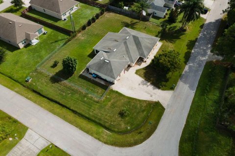 House in Palm Bay, Florida 3 bedrooms, 204.01 sq.m. № 2378852 - photo 4