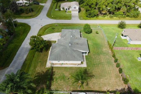 House in Palm Bay, Florida 3 bedrooms, 204.01 sq.m. № 2378852 - photo 11