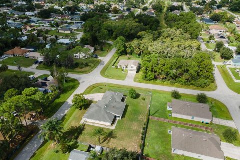 House in Palm Bay, Florida 3 bedrooms, 204.01 sq.m. № 2378852 - photo 10