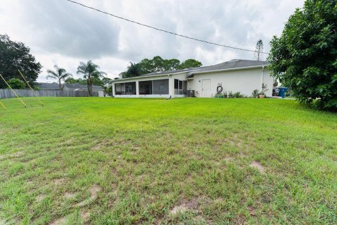 House in Palm Bay, Florida 3 bedrooms, 204.01 sq.m. № 2378852 - photo 24