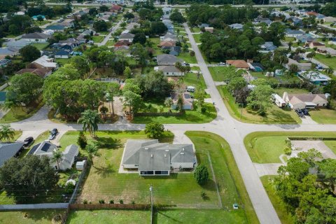 House in Palm Bay, Florida 3 bedrooms, 204.01 sq.m. № 2378852 - photo 9