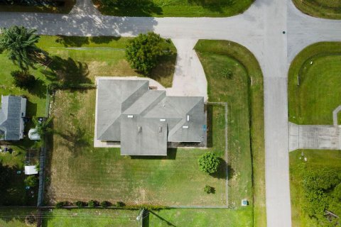 House in Palm Bay, Florida 3 bedrooms, 204.01 sq.m. № 2378852 - photo 8