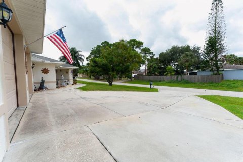 House in Palm Bay, Florida 3 bedrooms, 204.01 sq.m. № 2378852 - photo 20