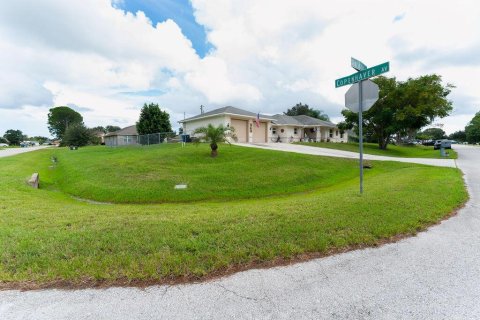 House in Palm Bay, Florida 3 bedrooms, 204.01 sq.m. № 2378852 - photo 17