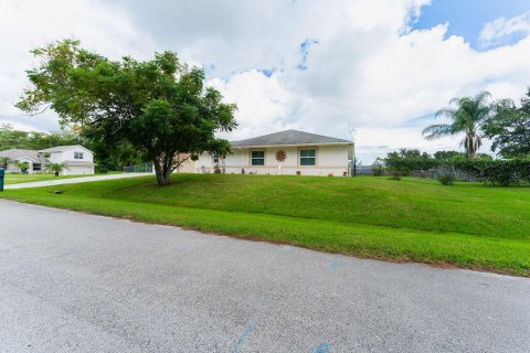 House in Palm Bay, Florida 3 bedrooms, 204.01 sq.m. № 2378852 - photo 15