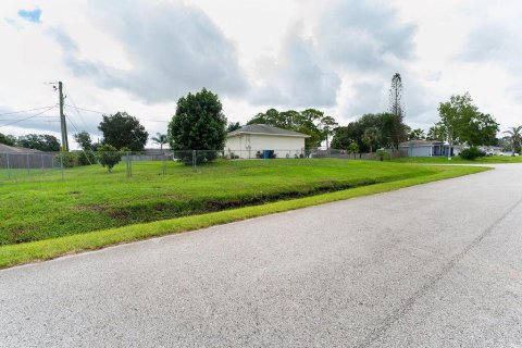 House in Palm Bay, Florida 3 bedrooms, 204.01 sq.m. № 2378852 - photo 18