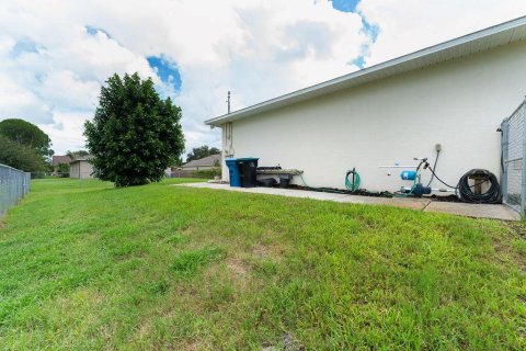 House in Palm Bay, Florida 3 bedrooms, 204.01 sq.m. № 2378852 - photo 21