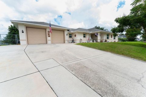House in Palm Bay, Florida 3 bedrooms, 204.01 sq.m. № 2378852 - photo 19