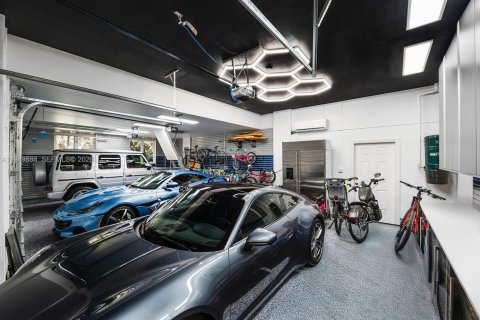 Casa en venta en Miami, Florida, 6 dormitorios, 548.87 m2 № 2007779 - foto 25