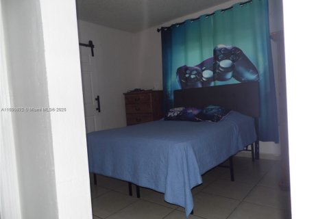 House in Hialeah, Florida 5 bedrooms, 180.79 sq.m. № 1807553 - photo 12