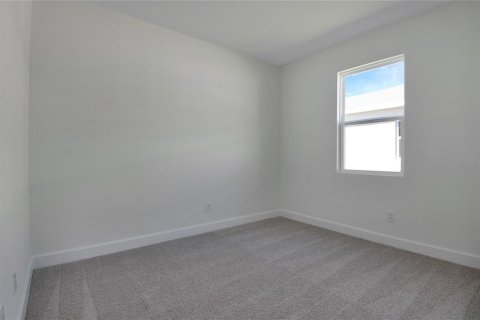 House in Tavares, Florida 4 bedrooms, 177.44 sq.m. № 1436699 - photo 14