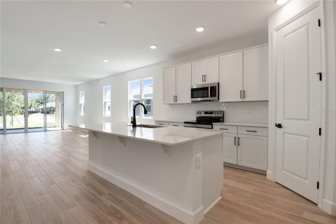 House in Tavares, Florida 4 bedrooms, 177.44 sq.m. № 1436699 - photo 5