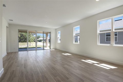House in Tavares, Florida 4 bedrooms, 177.44 sq.m. № 1436699 - photo 6