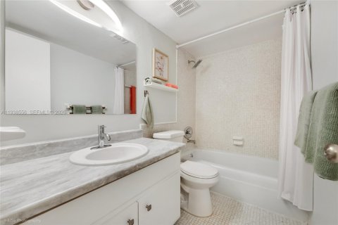 Купить кондоминиум в Майами, Флорида 1 спальня, 68.75м2, № 1996676 - фото 13