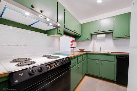 Купить кондоминиум в Майами, Флорида 1 спальня, 68.75м2, № 1996676 - фото 7