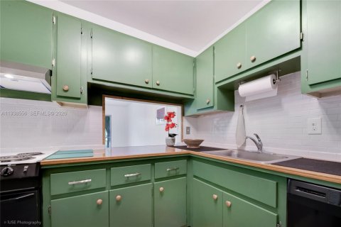 Купить кондоминиум в Майами, Флорида 1 спальня, 68.75м2, № 1996676 - фото 6