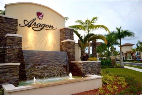 Adosado en venta en Hialeah, Florida, 3 dormitorios, 153.29 m2 № 2000877 - foto 3