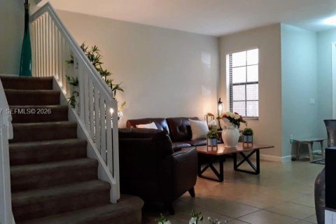Adosado en venta en Hialeah, Florida, 3 dormitorios, 153.29 m2 № 2000877 - foto 7