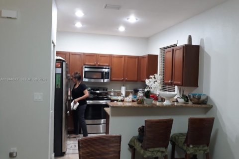 Adosado en venta en Hialeah, Florida, 3 dormitorios, 153.29 m2 № 2000877 - foto 17