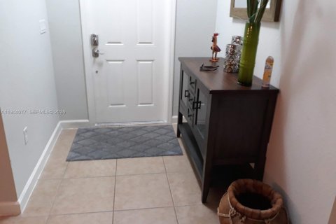 Adosado en venta en Hialeah, Florida, 3 dormitorios, 153.29 m2 № 2000877 - foto 20