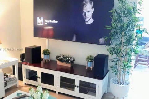 Adosado en venta en Hialeah, Florida, 3 dormitorios, 153.29 m2 № 2000877 - foto 11