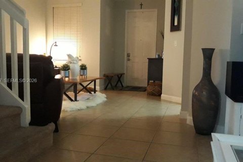 Adosado en venta en Hialeah, Florida, 3 dormitorios, 153.29 m2 № 2000877 - foto 6