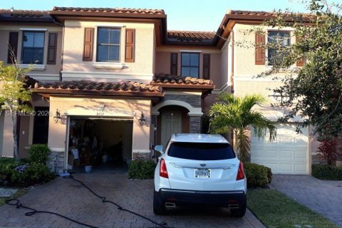 Adosado en Hialeah, Florida 3 dormitorios, 153.29 m2 № 2000877