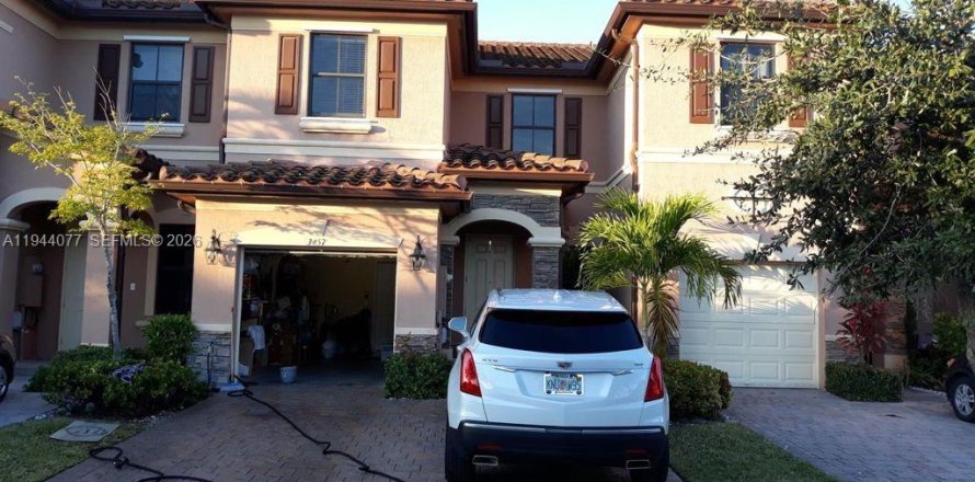 Adosado en Hialeah, Florida 3 dormitorios, 153.29 m2 № 2000877