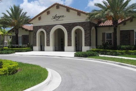 Adosado en venta en Hialeah, Florida, 3 dormitorios, 153.29 m2 № 2000877 - foto 23