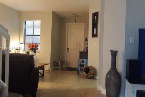 Adosado en venta en Hialeah, Florida, 3 dormitorios, 153.29 m2 № 2000877 - foto 9