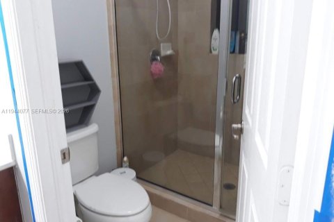 Adosado en venta en Hialeah, Florida, 3 dormitorios, 153.29 m2 № 2000877 - foto 14