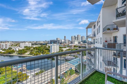 Condo in Miami, Florida, 1 bedroom  № 1762544 - photo 4