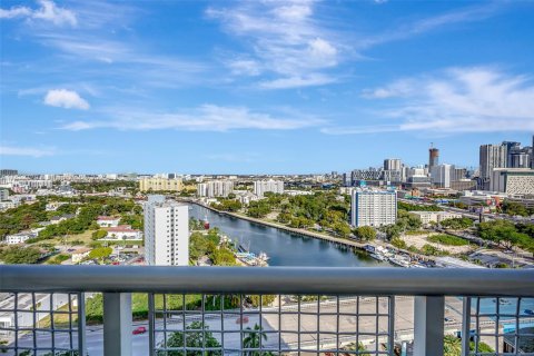 Condo in Miami, Florida, 1 bedroom  № 1762544 - photo 6