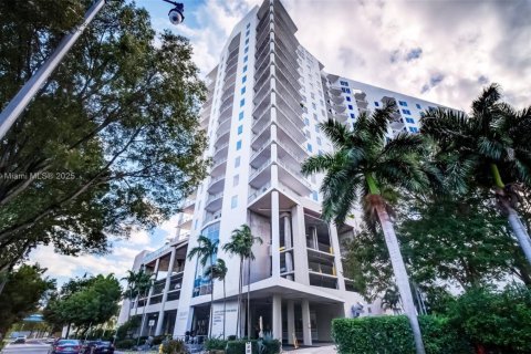 Condo in Miami, Florida, 1 bedroom  № 1762544 - photo 30
