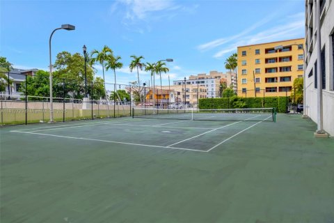 Condo in Miami, Florida, 1 bedroom  № 1762544 - photo 16