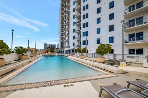 Condo in Miami, Florida, 1 bedroom  № 1762544 - photo 14