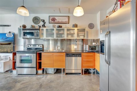 Condo in Miami, Florida, 1 bedroom  № 1762544 - photo 9