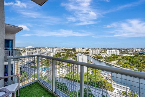 Condo in Miami, Florida, 1 bedroom  № 1762544 - photo 5