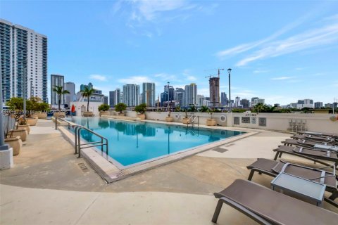 Condo in Miami, Florida, 1 bedroom  № 1762544 - photo 15