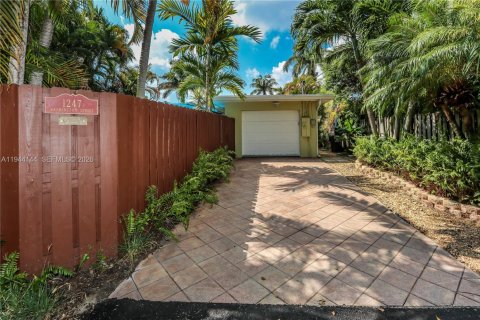 House in Hollywood, Florida 2 bedrooms, 132.57 sq.m. № 2001642 - photo 28