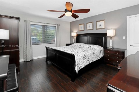 House in Hollywood, Florida 2 bedrooms, 132.57 sq.m. № 2001642 - photo 18