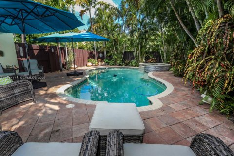 House in Hollywood, Florida 2 bedrooms, 132.57 sq.m. № 2001642 - photo 22