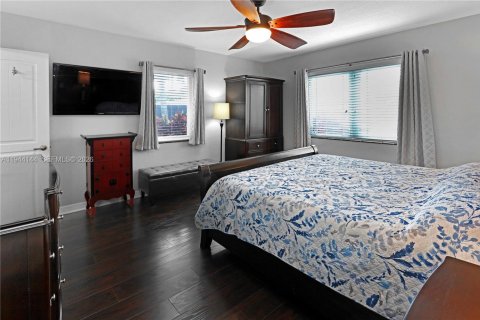 House in Hollywood, Florida 2 bedrooms, 132.57 sq.m. № 2001642 - photo 19