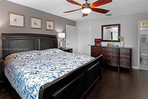 House in Hollywood, Florida 2 bedrooms, 132.57 sq.m. № 2001642 - photo 4