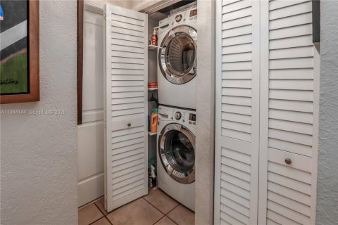 House in Hollywood, Florida 2 bedrooms, 132.57 sq.m. № 2001642 - photo 21