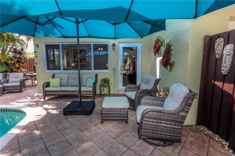 House in Hollywood, Florida 2 bedrooms, 132.57 sq.m. № 2001642 - photo 29