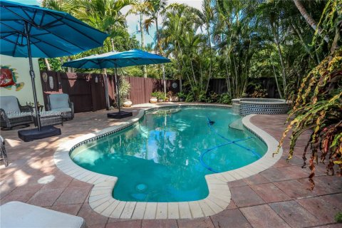 House in Hollywood, Florida 2 bedrooms, 132.57 sq.m. № 2001642 - photo 23