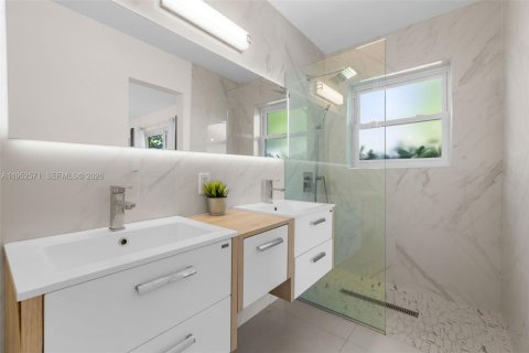 Купить виллу или дом в Уилтон-Мэнорс, Флорида 3 спальни, 140.65м2, № 2153199 - фото 16